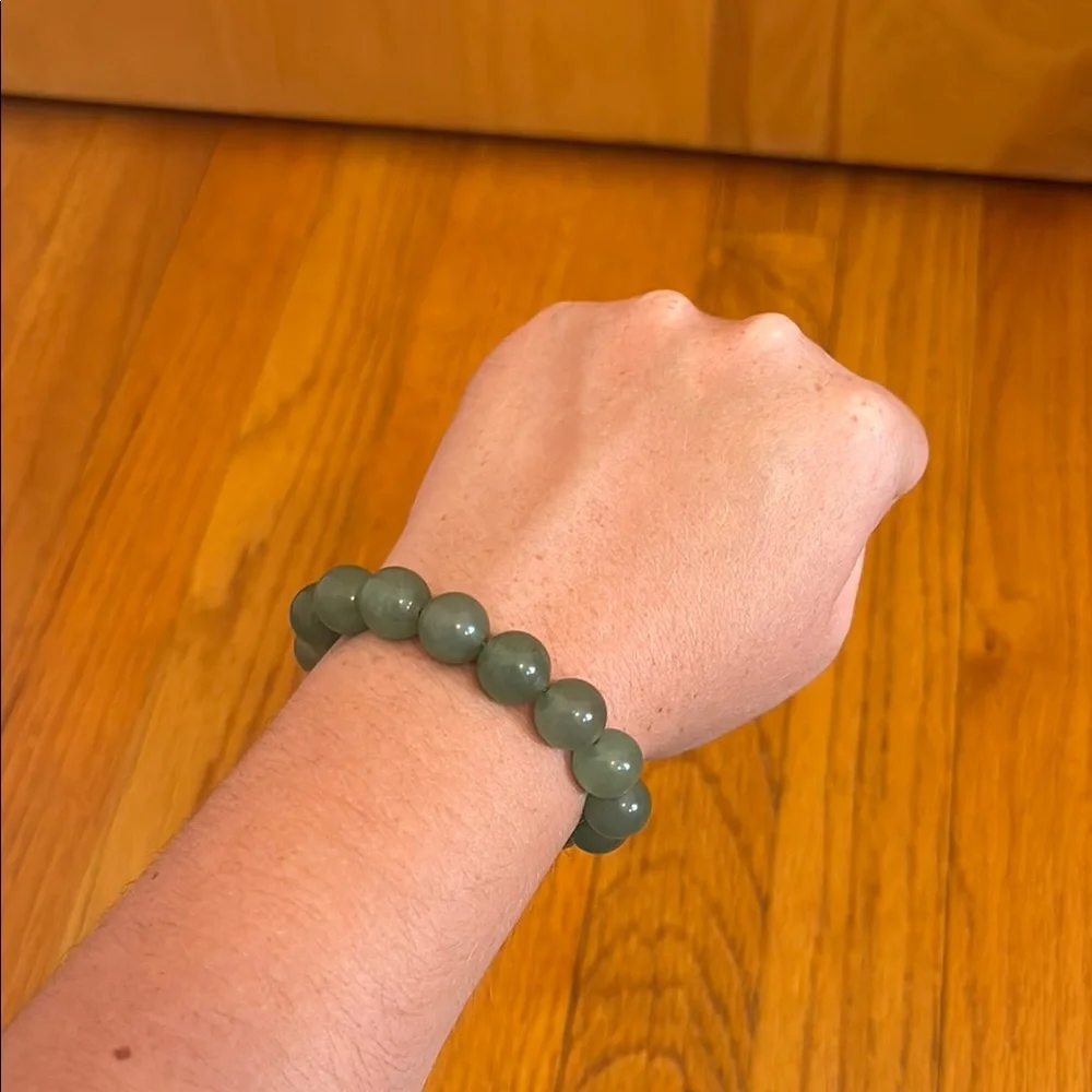 Jadeite Beaded Bracelet EUC - Picture 2 of 7